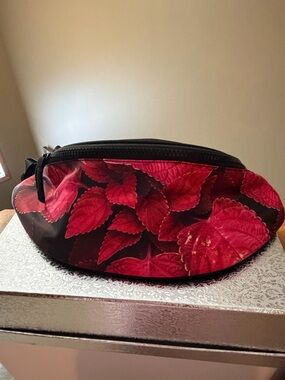 Red Leaf Print Women's Waist Bag - Casual Floral Fanny Pack Belt Bag